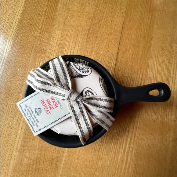 Ceramic Soap Dish with Citrus Soap - Picture 1 of 3